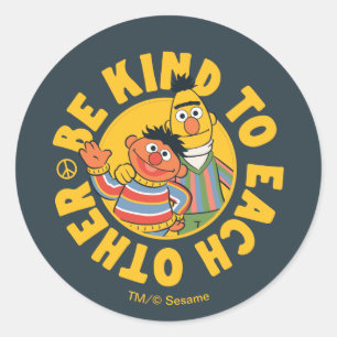 Pegatina Redonda Bert y Ernie   Ser amables entre sí