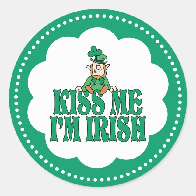 Pegatina Redonda Bésame soy el pequeño Leprechaun irlandés (Anverso)
