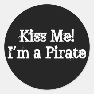 Pegatina Redonda ¡Bésame! Soy un pirata