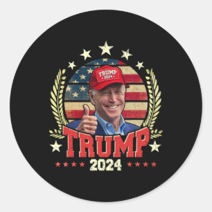 Pegatina Redonda Biden lleva la camiseta de Trump con la camiseta r