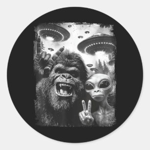 Pegatina Redonda Bigfoot Alien Selfie Rock On Signo De Paz Divertid