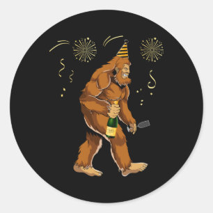 Pegatina Redonda Bigfoot Año Nuevo divertido traje Sasquatch Fiesta