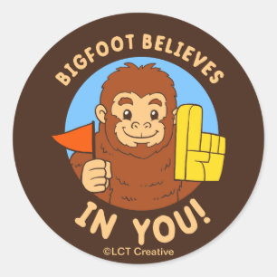 Pegatina Redonda Bigfoot Cree en ti