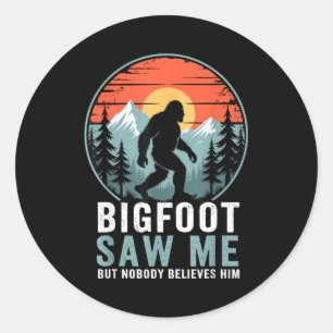 Pegatina Redonda Bigfoot Me Vio Pero Nadie Le Cree Humor Divertido