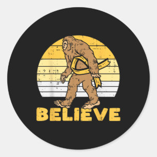 Pegatina Redonda Bigfoot Sasquatch Creeer Listón de Cáncer Infantil