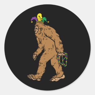 Pegatina Redonda Bigfoot Sasquatsh Jester Gorras Beads Funny Mardi 