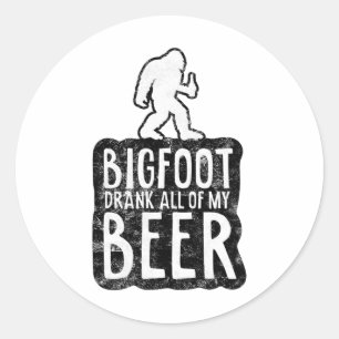 Pegatina Redonda Bigfoot se bebió a todos mis amantes de la cerveza
