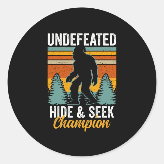 Pegatina Redonda Bigfoot Undefeated Hide & Seek Champion (Anverso)