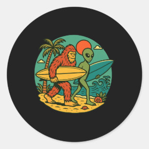 Pegatina Redonda Bigfoot y Alien Surfing Arte de Playa Vintage Surf
