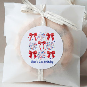 Pegatina Redonda Blanco Rojo y dos Chicas de julio segundo cumpleañ