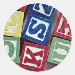 Pegatina Redonda Bloques de madera con los alfabetos para los niño