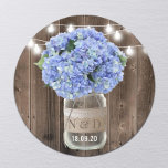 Pegatina Redonda Blue Hydrangea Floral Jar Rustic Wood Boda<br><div class="desc">Pegatinas De Boda De Madera Rústica Hidrangea Azul Jar Floral.</div>