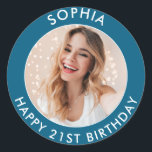 Pegatina Redonda Blue Modern Elegant Happy 21st Birthday Photo<br><div class="desc">Cute 21st Birthday Happy Birthday Photo pegatinas para la fiesta de cumpleaños de tu hijo o hija. Cuentan con un lindo texto y una imagen personalizables. Perfecto para invitaciones y golosinas de bolsos fiestas.</div>
