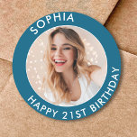Pegatina Redonda Blue Modern Elegant Happy 21st Birthday Photo<br><div class="desc">Cute 21st Birthday Happy Birthday Photo pegatinas para la fiesta de cumpleaños de tu hijo o hija. Cuentan con un lindo texto y una imagen personalizables. Perfecto para invitaciones y golosinas de bolsos fiestas.</div>