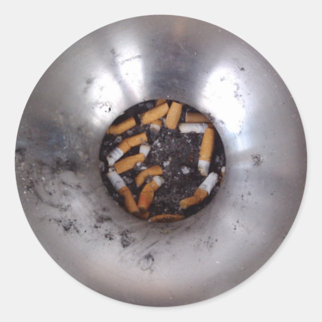 Pegatina Redonda Bocas de cigarrillo en ceniceros de plata, diverti (Anverso)