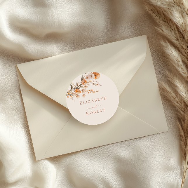 Pegatina Redonda Boda Boho Terracotta Burnt Naranja Wildflowers (Boho Terracotta Burnt Orange Wildflowers Wedding Classic Round Sticker on a wedding envelope)