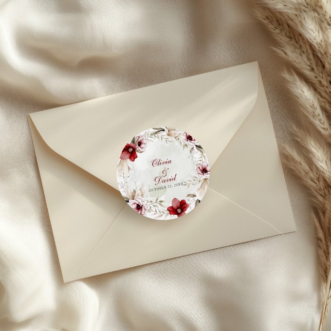 Pegatina Redonda Boda Burgundy Winter Elegance (Burgundy Winter Elegance Wedding Classic Round Sticker on an elegant wedding envelope.)