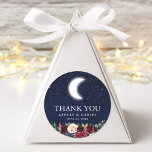 Pegatina Redonda Boda celeste Gracias Moon Stars Floral<br><div class="desc">Boda Celestial Watercolor Blue Sky Moon Stars Gracias Pegatina. Cielo nocturno azul acuarela con estrellas y luna. Acuarela Floral rosa azul borgoña. La vegetación de las hojas de Eucalyptus.</div>