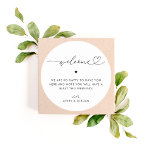 Pegatina Redonda Boda con guión corto Bienvenida Hotel Regalo Caja<br><div class="desc">Bienvenido a sus huéspedes con cuidado con estos elegantes pegatinas,  con escritura romántica para el corazón y texto editable. Personalizar con facilidad utilizando las opciones "personalizar" y "editar usando la herramienta de diseño".</div>
