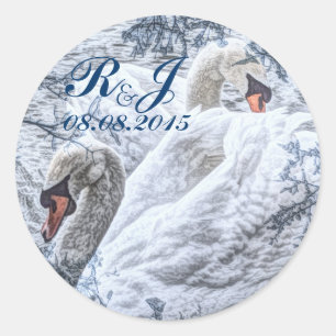 Pegatina Redonda boda de cisne blanco de invierno romántico