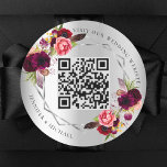 Pegatina Redonda Boda de código QR geométrico de florines burdeos d<br><div class="desc">Decorado con rosas de color agua en burdeos y rosa. Un fondo falso plateado. Un marco geométrico. Añade tu url para el sitio web de tu boda.</div>