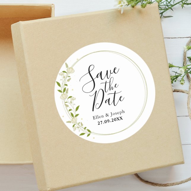 Pegatina Redonda Boda de flores silvestres rústicas elegantes, guar (Wildflower wedding sticker creates a warm romantic touch for special announcements.)