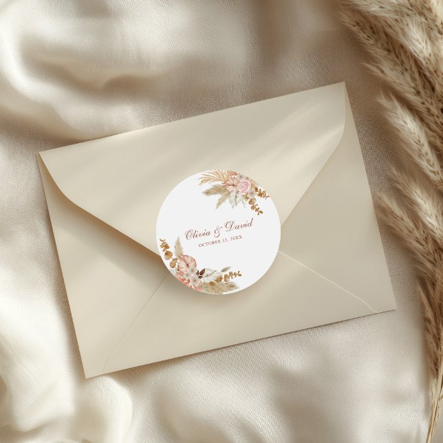 Pegatina Redonda Boda de Grass Boho Floral Pampas (Modern Boho Floral Pampas Grass Wedding Classic Round Sticker on a wedding envelope)