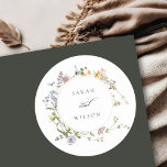 Pegatina Redonda Boda de guirnalda floral de pradera amarilla suave<br><div class="desc">Si necesitas más personalización,  por favor,  no dudes en enviarme un mensaje a yellowfebstudio@gmail.com.</div>