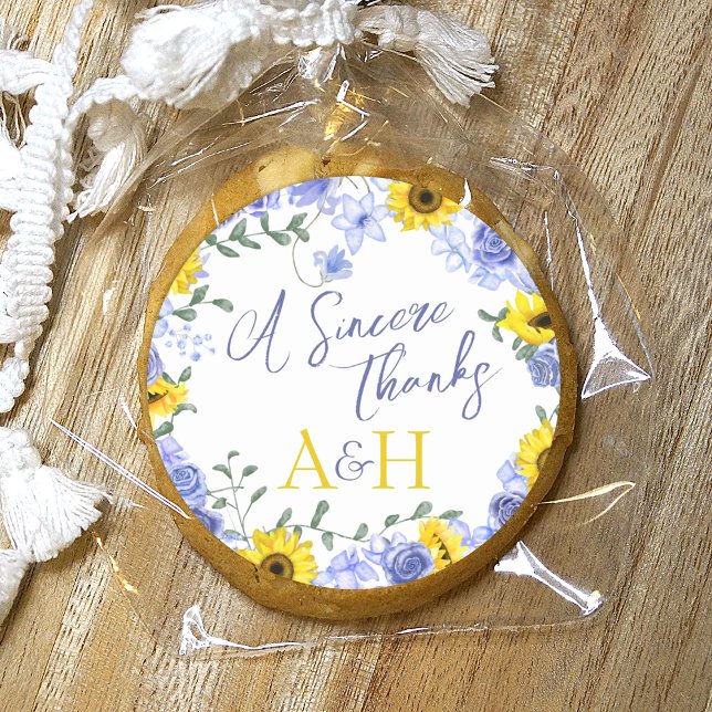 Pegatina Redonda Boda de guirnaldas florales y azules (yellow sunflowers, dusty blue roses wedding favor sticker, label for cookies, treats and gifts)