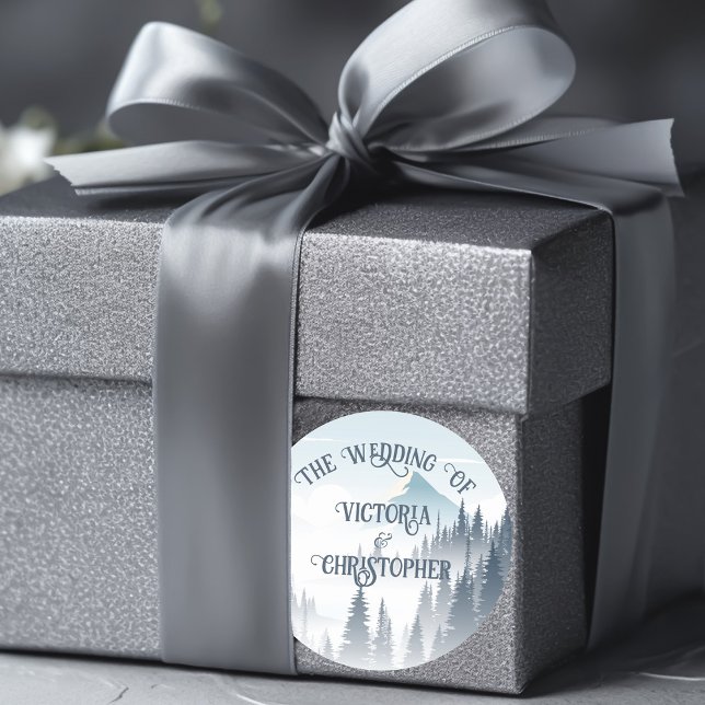 Pegatina Redonda Boda de invierno de la Selva de Niebla Gris Mounta (Subido por el creador)