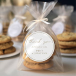Pegatina Redonda Boda de la línea de texto Gold de Champagne<br><div class="desc">Boda de la línea de texto de champagne Gold Gracias. Un moderno diseño tipográfico para tus favores matrimoniales,  con elegante tipografía set para Gracias. Personaliza fácilmente el resto del texto.</div>