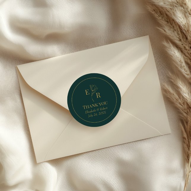 Pegatina Redonda Boda de Monograma de Floral Verde Esmeralda Gracia (Emerald Green Floral Monogram Wedding Thank You Classic Round Sticker on an elegant wedding envelope)
