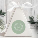 Pegatina Redonda Boda de Monograma Verde Sabio<br><div class="desc">Selle sus invitaciones y exprese su gratitud con nuestras pegatinas de bodas de monograma verde sabio. Perfecto para sellos para sobres o etiquetas favoritas,  estos pegatinas presentan la elegancia monocálmica y clásica,  añadiendo un toque final de sofisticación a su papelería boda.</div>