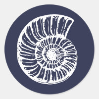 Boda de playa azul con caparazón de caracol marino