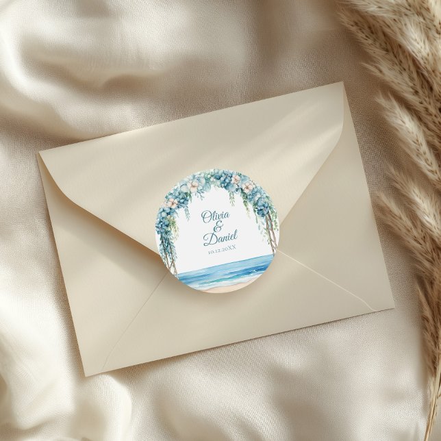 Pegatina Redonda Boda de Playa con Arco Floral Azul Boho (Boho Blue Floral Arch Beach Wedding Classic Round Sticker on a wedding envelope.)