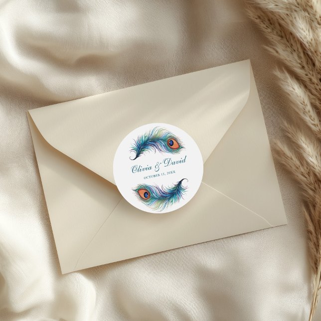 Pegatina Redonda Boda de Pluma de Pavo Real Turquesa (Teal Peacock Feather Wedding Classic Round Sticker on a wedding envelope.)