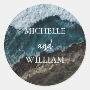 Pegatina Redonda Boda de verano en la playa azul del océano moderno