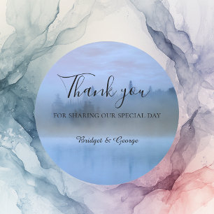 Pegatina Redonda boda del paisaje forestal azul polvoriento