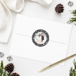 Pegatina Redonda Boda elegante del patrón de vacaciones plateadas<br><div class="desc">Personaliza este diseño de adorno de marco con Navidades de color gris/negro y plata metálica festivo con tu foto favorita.</div>