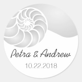 Pegatina Redonda Boda en la playa de Silver Nautilus Shell