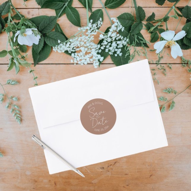 Pegatina Redonda Boda estilizada de Mocha Guardar la fecha (In Situ Wedding)