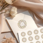 Pegatina Redonda Boda floral elegante del Royal Victorian<br><div class="desc">Retroceda en el tiempo con nuestros auténticos adhesivos de bodas victorianos. Diseñado con una meticulosa atención a la vegetación, los florales y los motivos característicos de la era victoriana, este pegatina te permite personalizar tus iniciales. Durante la época victoriana, los bodas eran más que simples ceremonias; eran grandes espectáculos que...</div>