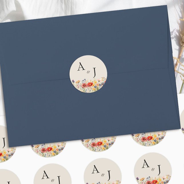 Pegatina Redonda Boda floral monogramada rustica (Monogram Initials wedding stickers from the Rustic Wildflower Wedding Collection by Darling & May)