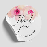 Pegatina Redonda Boda floral rosa de color de agua, gracias<br><div class="desc">Boda floral color pastel rosa pastel color de agua gracias pegatina con escritura elegante. Adecuado para la temática del jardín botánico.</div>