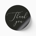 Pegatina Redonda Boda formal negro gracias | Letra cursiva elegante<br><div class="desc">Añade un toque final refinado a tus favores matrimoniales con este minimalista pegatina negro de agradecimiento. Este pegatina redondo, con una escritura blanca y limpia sobre un fondo negro profundo, combina la elegancia moderna con la simplicidad intemporal. Perfecto para bodas de corbata negra, formales o nocturnos. Funciona maravillosamente como etiqueta...</div>