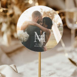 Pegatina Redonda Boda fotográfico monograma<br><div class="desc">Pegatina fotográfico de monograma. Ideal para Ihre Hochzeit und einfach zu bearbeiten. Füllen Sie Ihre Daten ein,  Sie könen die Schriftart,  die Position usw. individuell durch "weitere Personalisierung" auswählen.</div>