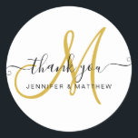 Pegatina Redonda Boda Gracias Elegante Guión Blanco Oro<br><div class="desc">Boda Gracias Moda de Tipografía Elegante Diseño de Guión Mínimo Mínimo Mínimo de Oro Monograma © Elke Clarke Perfecto para favores matrimoniales,  gracias sellos para sobres de tarjetas,  bolsos de favores para ducha de novia y fiesta de compromiso gracias sellos para sobres.</div>