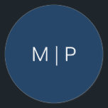 Pegatina Redonda Boda monograma azul de la marina moderna simple<br><div class="desc">Sencillo y moderno pegatina de boda azul marino de color sólido con su monograma en una fuente sans serif blanca. El tipo de letra y los colores de fondo pueden cambiarse a los colores que desee. Un diseño sobrio y minimalista que sigue siendo elegante y elegante. Use estos pegatinas para...</div>