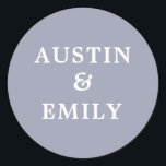 Pegatina Redonda Boda púrpura moderno personalizado<br><div class="desc">Echa un vistazo a estos lindos pegatinas modernos para tu boda. Presentan un fondo de color de bonito, un guión bonito y nombres personalizables para que la novia y el novio agreguen su propio nombre. Personalizar de texto para que coincida con su boda. Perfecto para todos los productos que necesita...</div>