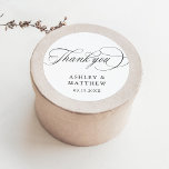 Pegatina Redonda Boda Romántico De La Caligrafía De Swirly Gracias<br><div class="desc">Negro y blanco gracias pegatina boda con elegantes y románticas letras de caligrafía rápida con sus nombres. Para una personalización más avanzada de este diseño,  haga clic en el BOTÓN HERRAMIENTA DE DISEÑO AZUL de arriba.</div>